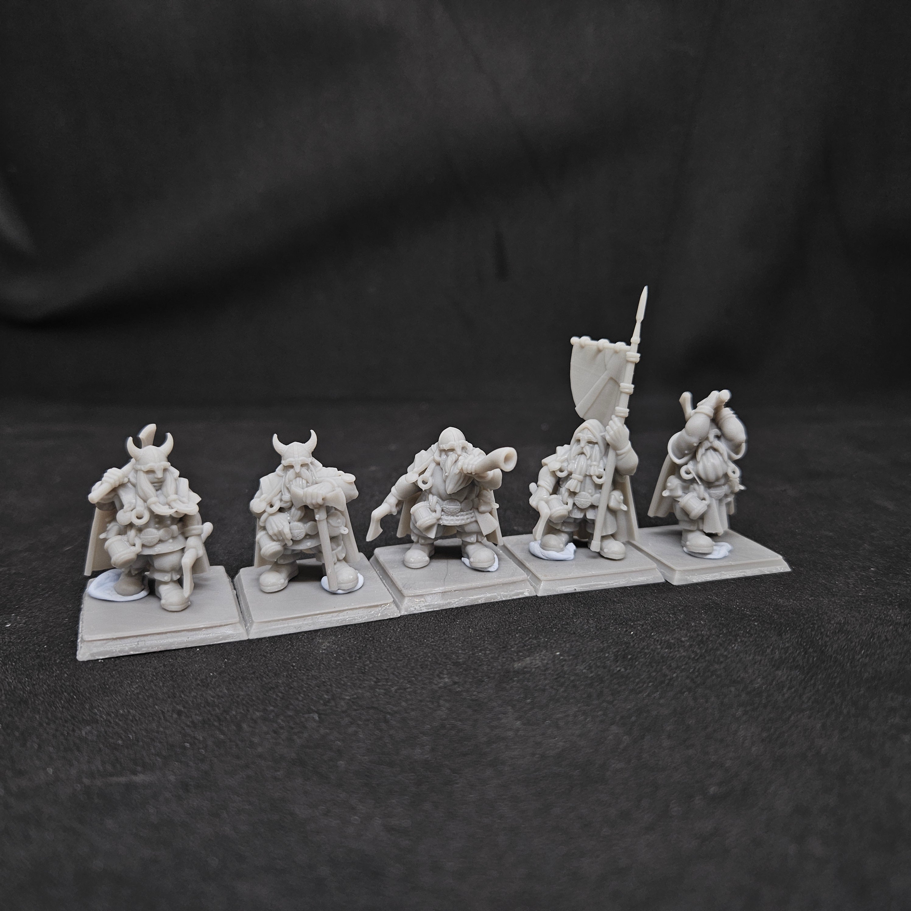 Dwarf Rangers with throwing axes